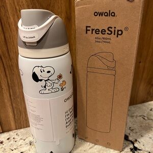 owala FreeSip Snoopy White Stainless Steel Water Bottle